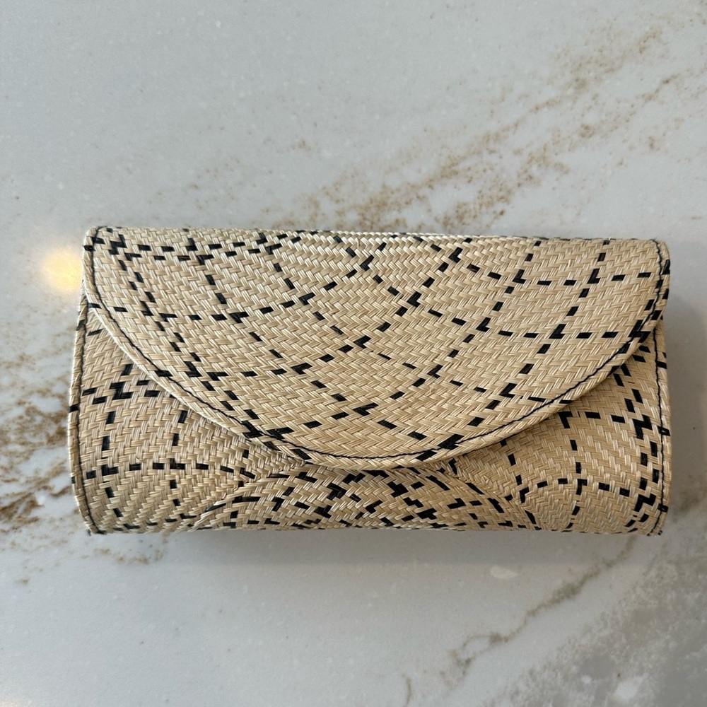 Woven hard shell clutch